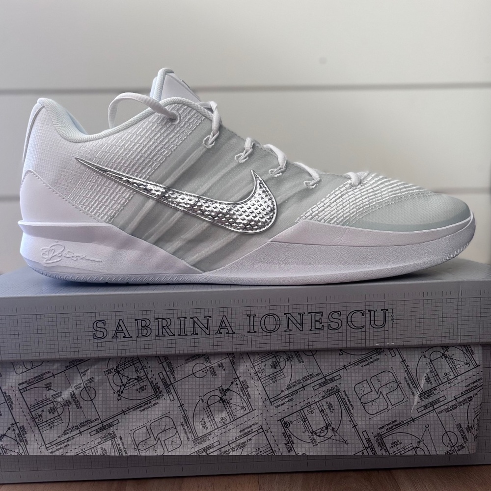 Nike Sabrina 3 LIKE NEW